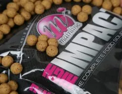 Mainline High Impact Boilies ‘High Leakage Pineapple’ 15mm (1kg)